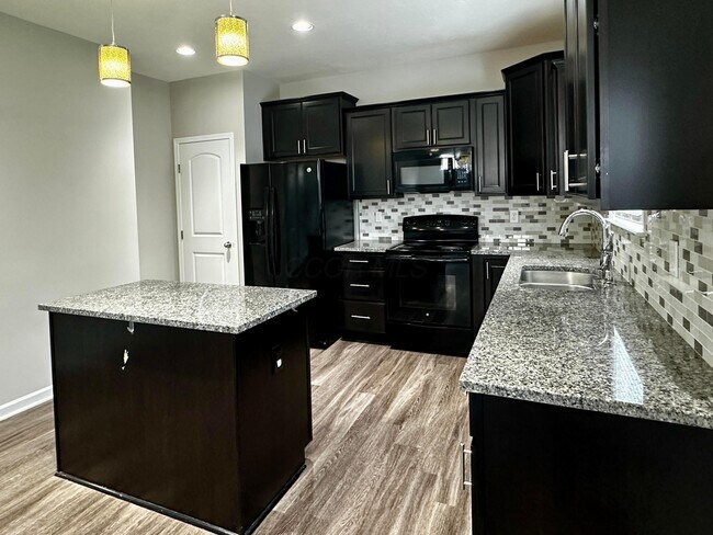 Building Photo - 2195 Holiday Valley Dr