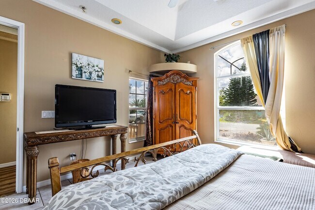 Building Photo - 497 Grandview Ave