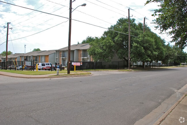 Primary Photo - SOUTH CREST