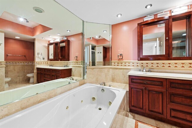 Building Photo - 4775 Collins Ave