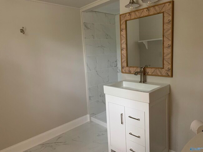 Building Photo - 2602 Vinyard St NE