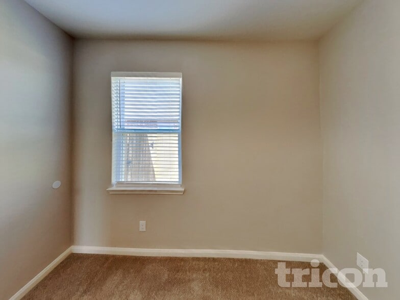 Building Photo - 116 Thorton Vine Dr