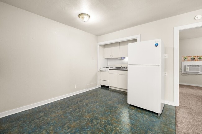 Building Photo - Charming One Bed One Bath In the Garden Di...