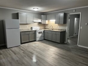 Building Photo - 1977 Lakeview Rd