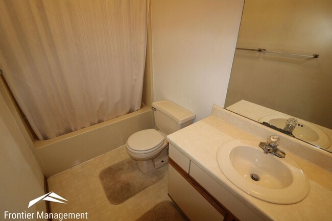 Building Photo - 2528 Candlecrest Cir