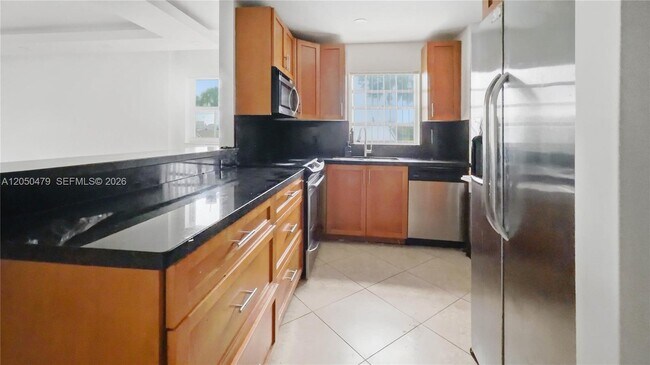 Building Photo - 16450 Miami Dr