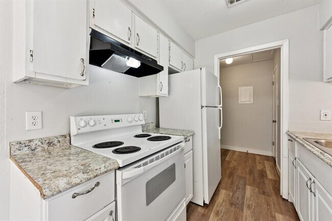 Building Photo - 1210 Southport Dr