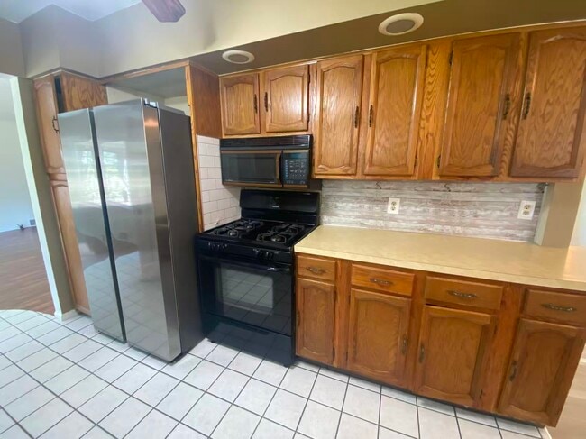 Building Photo - 3928 Crary Dr
