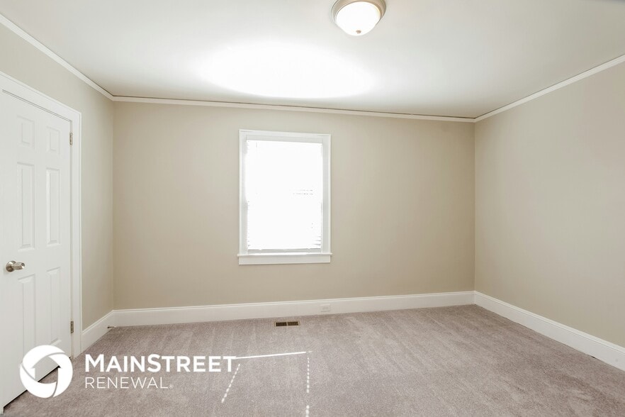 Building Photo - 3017 Dogwood Ave