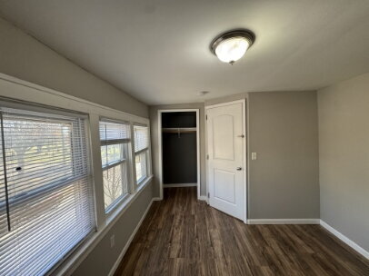 Building Photo - 933 Front Ave