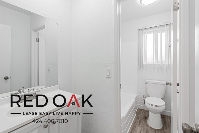 Building Photo - 14831 Delano St