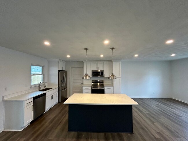 Building Photo - 3001 Guenevere Dr