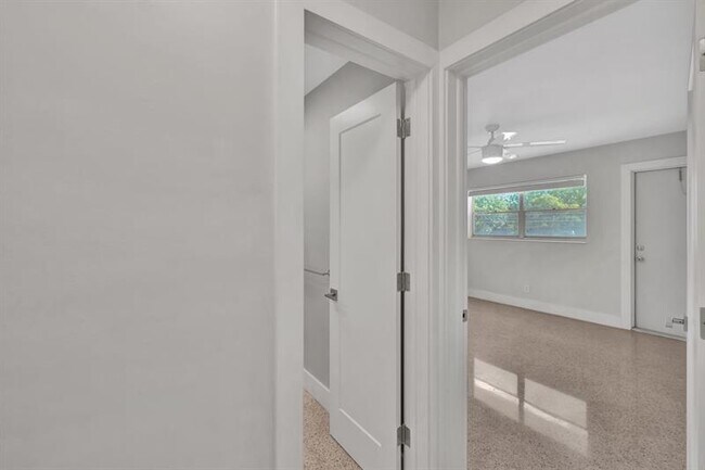 Building Photo - 2190 NE 51st Ct
