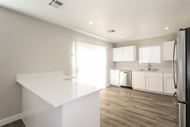 Building Photo - 523 Roberta Alecia Ave