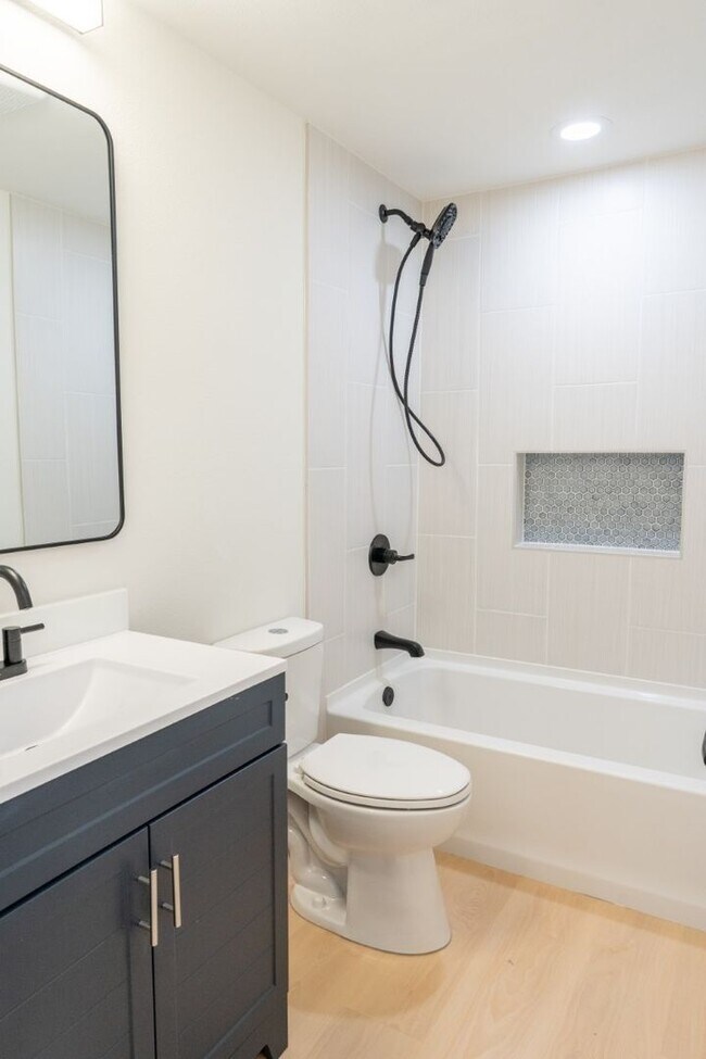 Building Photo - 4015 SW Thistle St