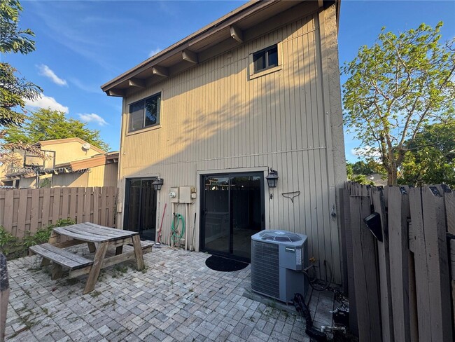 Building Photo - 8115 SW 21st Ct