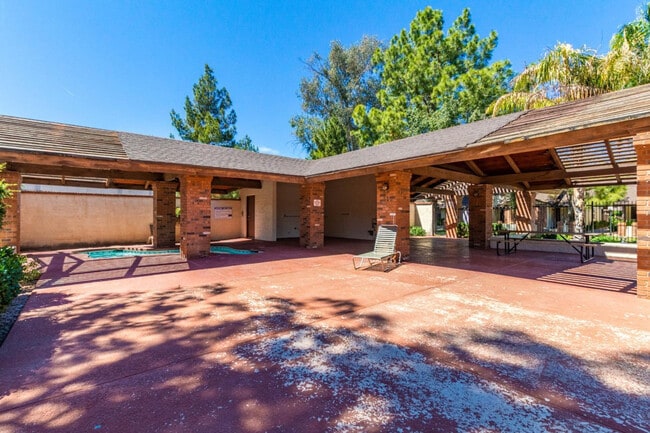 Building Photo - 170 E Guadalupe Rd