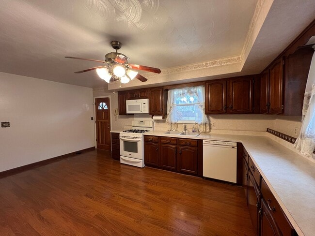 Building Photo - 4 Bedroom, 2 Bathroom Brick Ranch Home For Lease in Peoria, IL