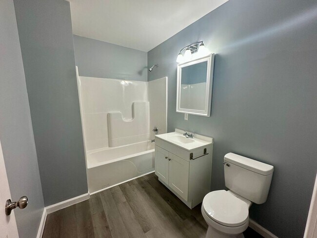 Building Photo - 960 Mayfield Dr