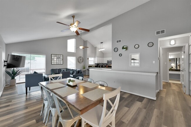 Building Photo - 124 April Point Dr N