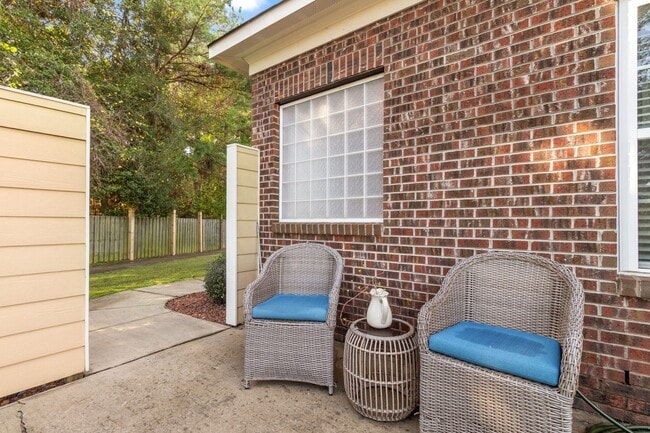 Building Photo - Furnished Townhome – All Inclusive | Gated...
