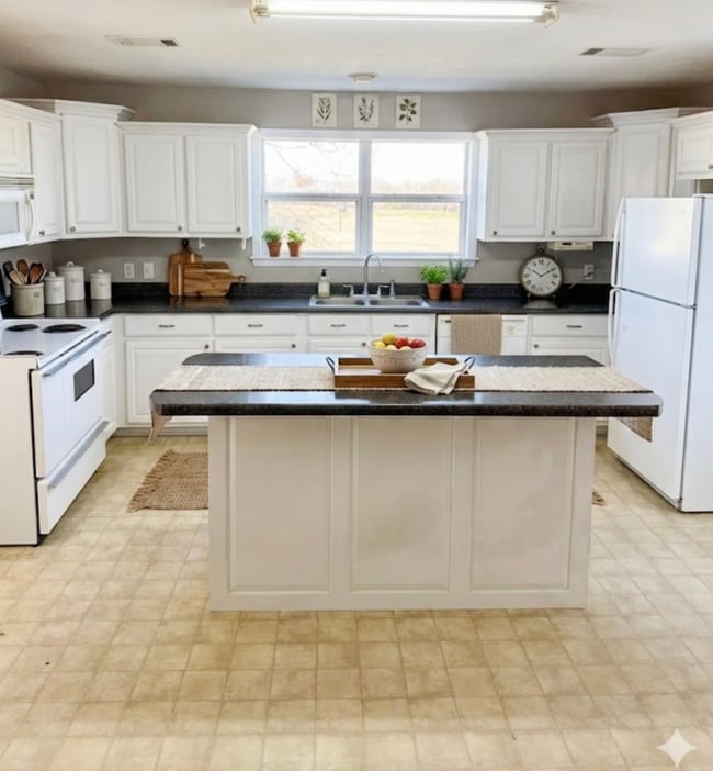 Building Photo - 6264 MS-336