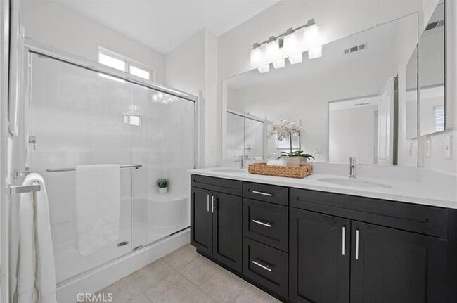 Building Photo - 747 Savi Dr