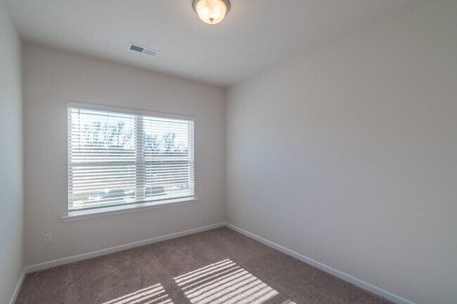 Building Photo - Beautiful Brand New 3 Bedroom 2.5 Bath Townhome in Hickory Glen!