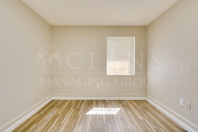 Building Photo - Beautifully Remodeled 3 Bedroom Home in th...