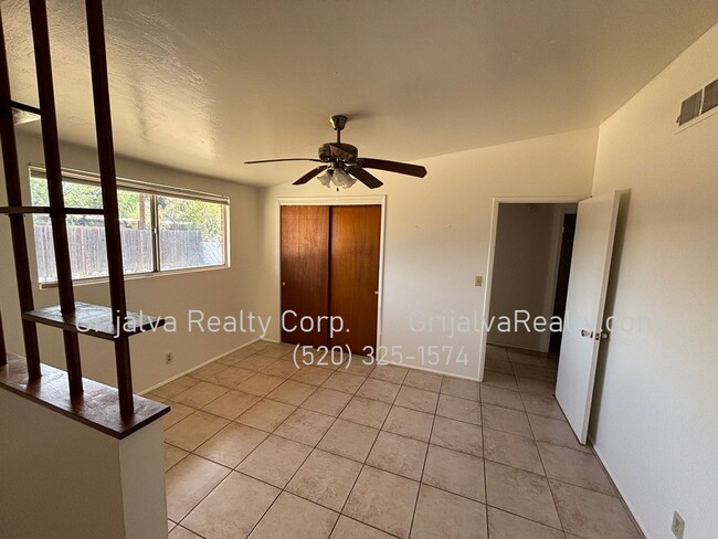 Building Photo - Spacious 3 Bedroom, 2 Bath Red Brick House...