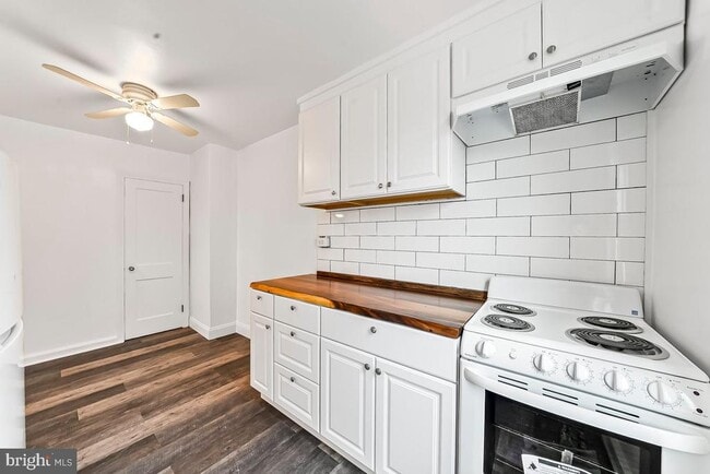 Building Photo - 2203 Steel Rd