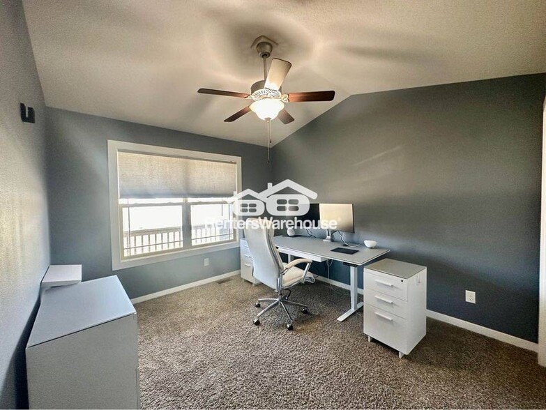 Building Photo - 9664 Alderwood Dr