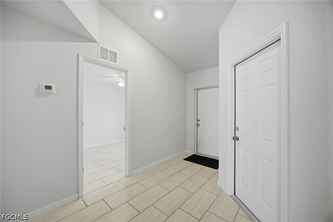 Building Photo - 1426-1428 Cape Coral Pkwy W