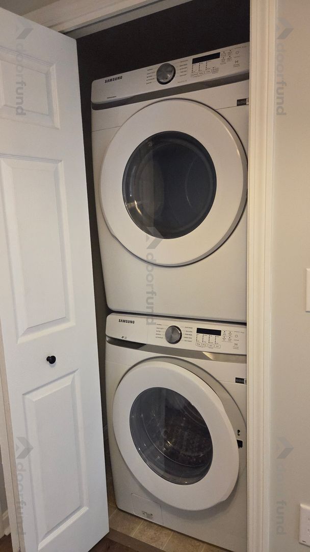 Building Photo - 62 Constitution Dr