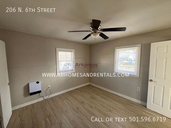 Building Photo - 206 N 6th St