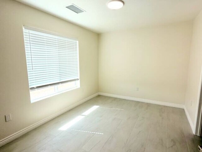 Building Photo - Live Oak Hesperia