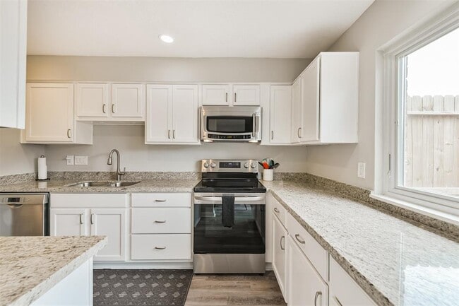 Building Photo - 1352 Country Pl Dr