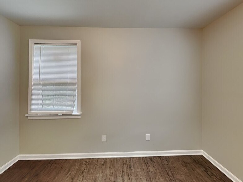 Building Photo - 7745 Madrid Ave