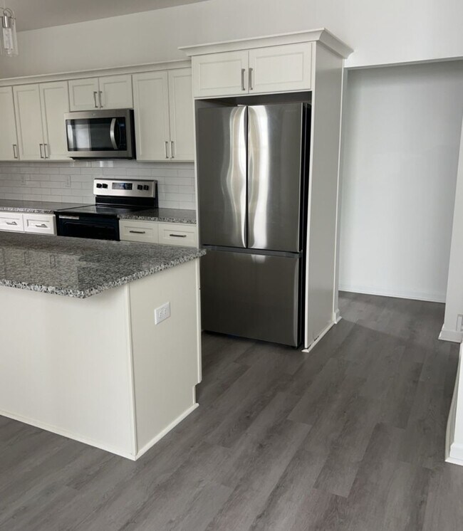 Building Photo - !! SPECIAL HALF OFF SECOND MONTH'S RENT!!! Updated 3BR 2BA  Home w/ Renovated Kitchen near Downto...