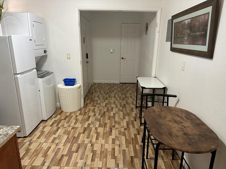 Building Photo - 2714 Briarcliff Ave