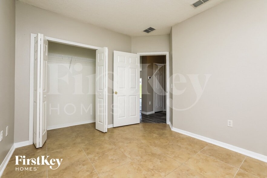 Building Photo - 939 Cumberland Dr