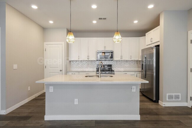 Building Photo - 7584 S Winnipeg Ct