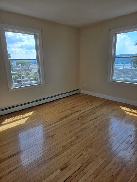 Building Photo - 385 Palisade Ave