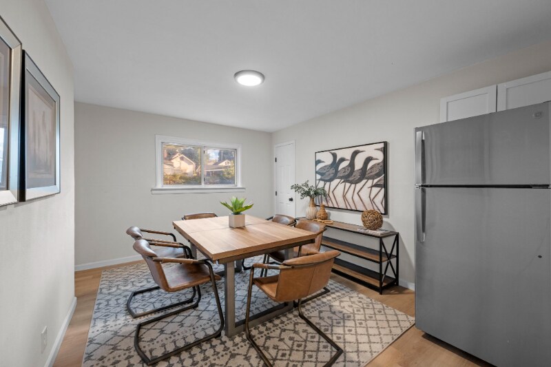 Building Photo - 135 E Loretta Ave