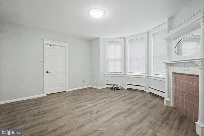 Building Photo - 1117 W Main St