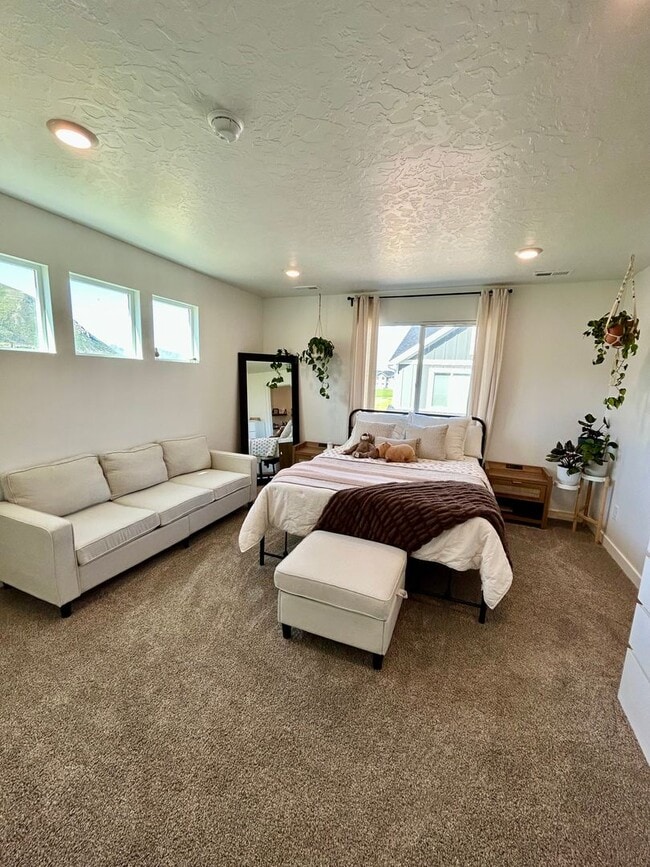 Building Photo - End Unit 3 bed 2 bath Townhome in Spanish ...
