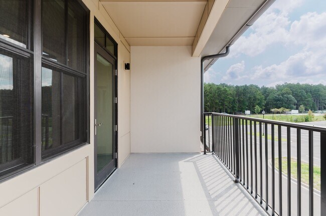Building Photo - Modern Apartments Conveniently Located off...