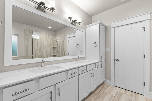 Building Photo - 2511 Des Chaumes St
