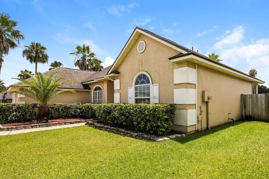 Building Photo - 201 Carolina Jasmine Ln
