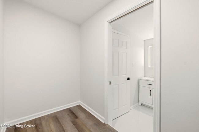 Building Photo - 702 Gheens Ave